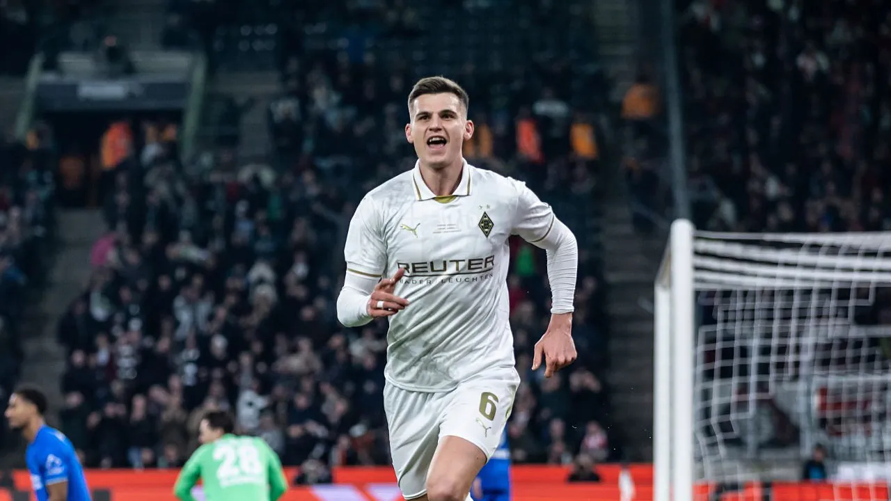 Borussia Monchengladbach vs Bayer Leverkusen.