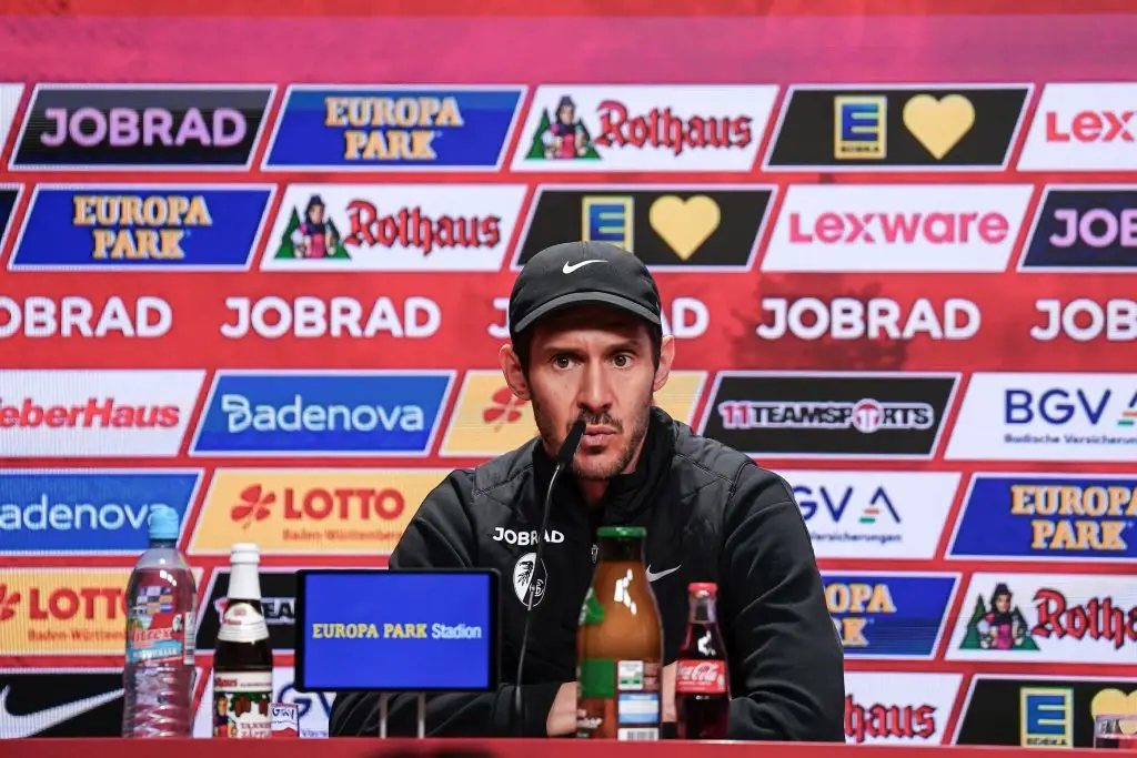 Julian Schuster Ledakkan Emosi dalam Sepak Bola Usai Diganjar Kartu di Bundesliga