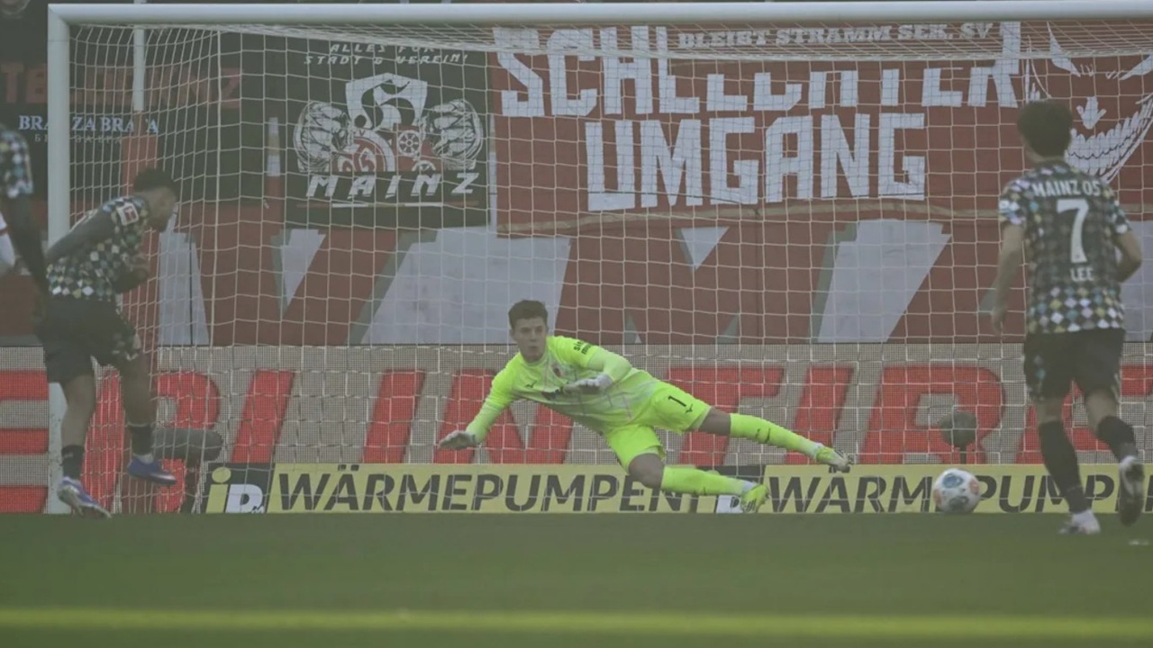 Kalah Lawan Mainz, Pelatih FC Augsburg Tak Terima Timnya Dapat Penalti Aneh