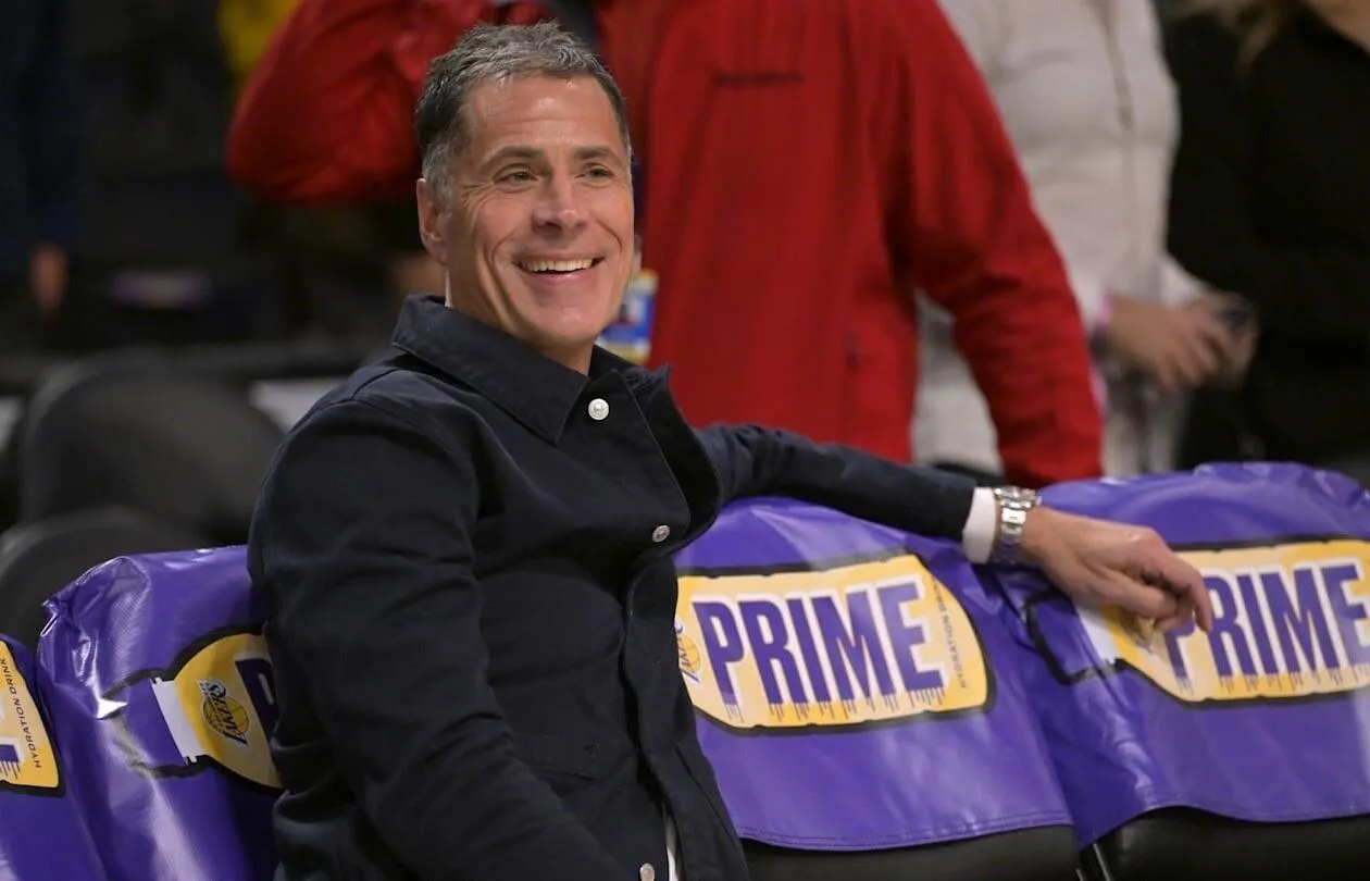 Rob Pelinka Gembira Sambut Kehadiran Luke Kennard di Lakers - sumber: (mainbasket)