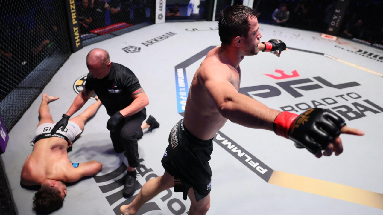 Usman Nurmagomedov Pertahankan Gelar PFL, Kalahkan Davis Lewat Submission