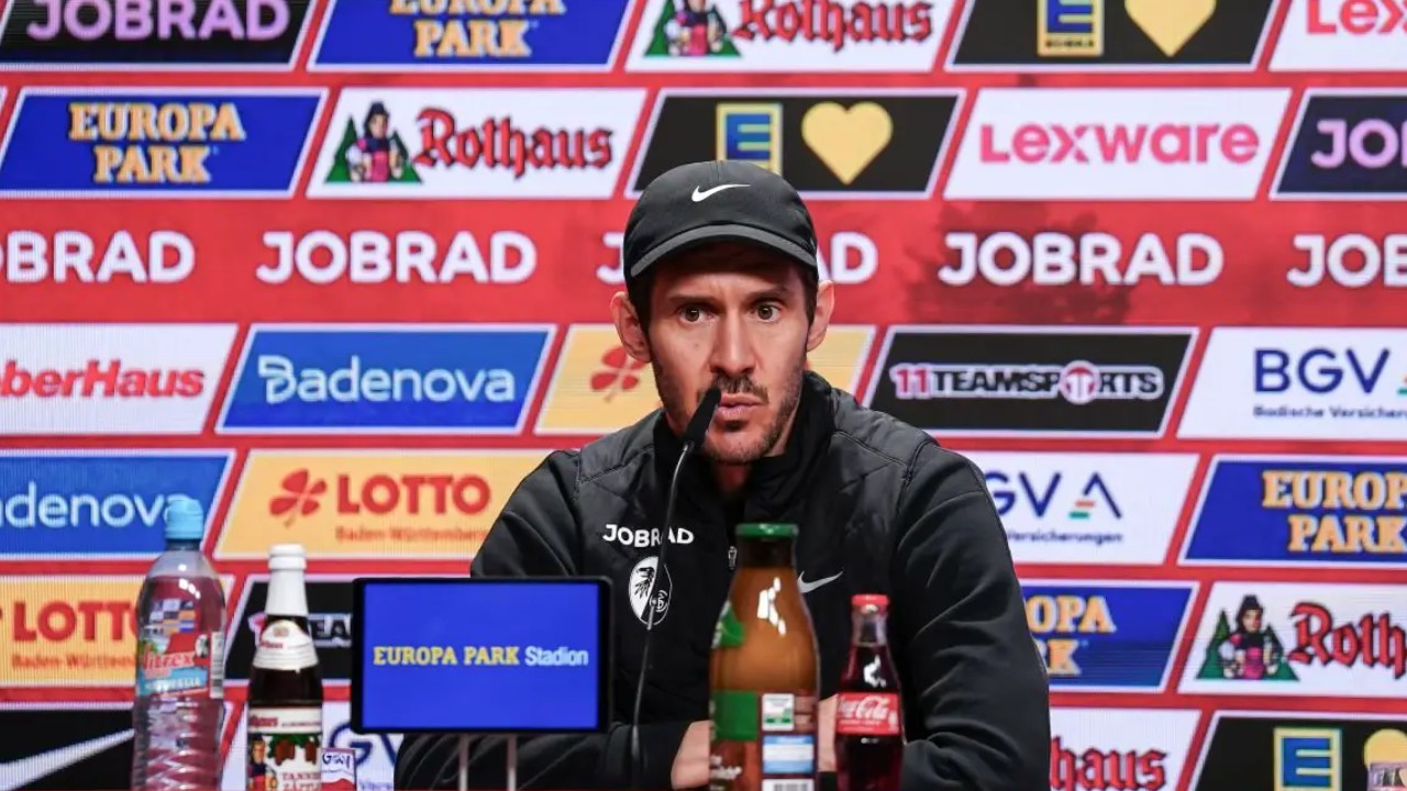 Pelatih SC Freiburg Bantah Kritik Wasit di Laga Melawan Werder Bremen