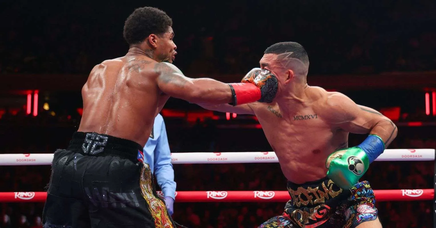 Reaksi Shakur Stevenson atas Arahan Kontroversial Lopez Sr - sumber: (secondsout)