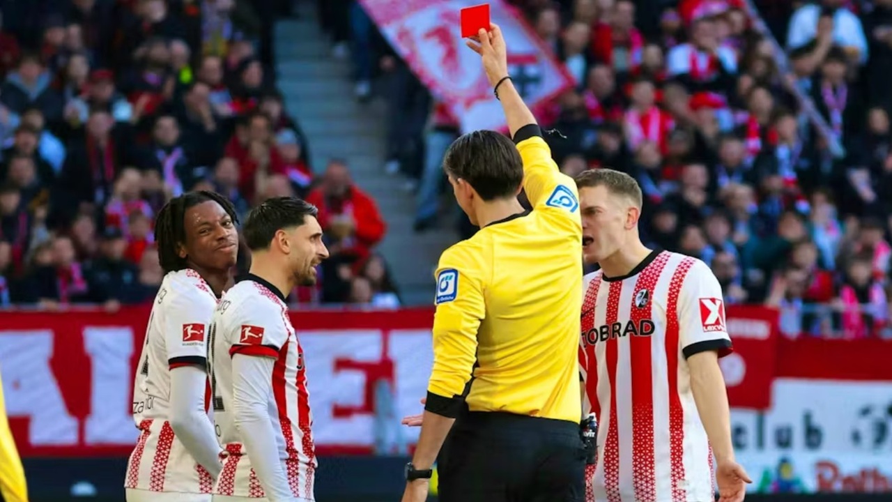 Gelandang Freiburg, Johan Manzambi Kena Hukuman 3 Kali Larangan Tanding