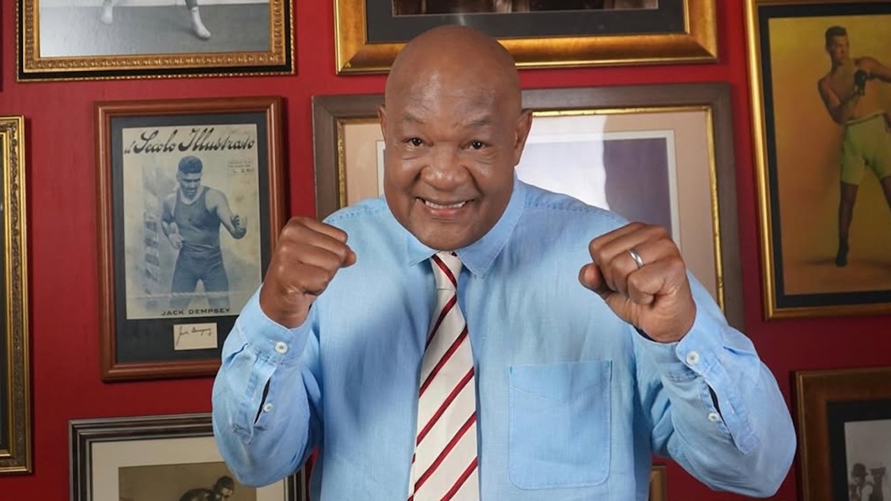 George Foreman Klaim Tyson dan Holyfield Takut Menghadapinya