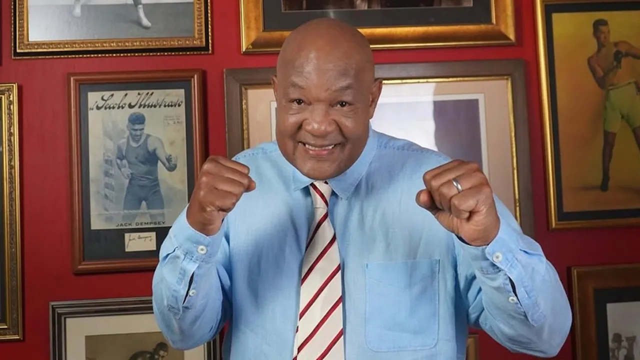 George Foreman Klaim Tyson dan Holyfield Takut Menghadapinya