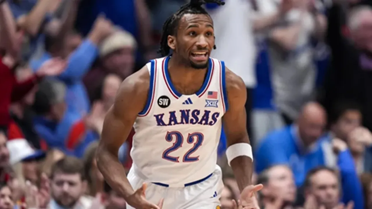 Kansas Berikan Arizona Kekalahan Perdana di NCAA Musim Ini