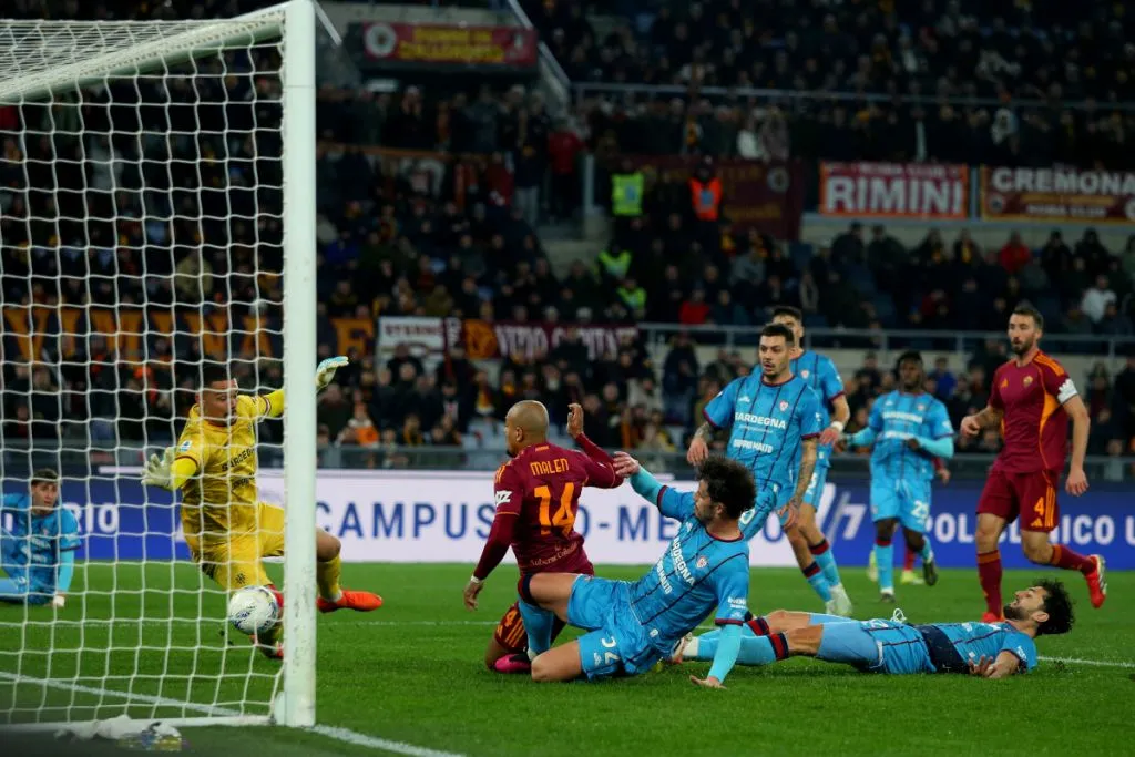 Roma Taklukkan Cagliari 2 - sumber: (footballitalia)