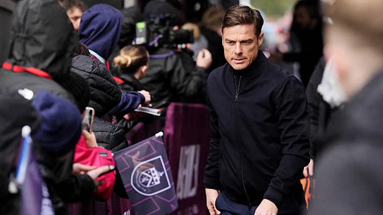 Burnley 16 Pertandingan Tanpa Menang, Scott Parker Bunyikan Alarm Bahaya