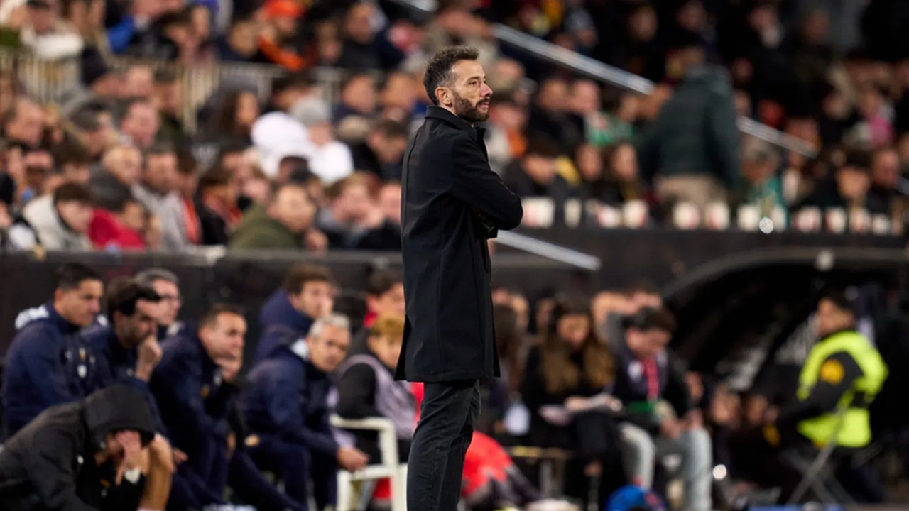 Carlos Corberan Dituntut Fans Valencia Mundur Usah Dipecundangi Real Madrid