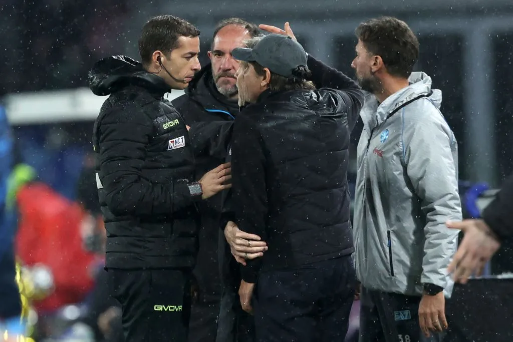 Conte Soroti Keputusan Wasit dan Krisis Cedera Napoli Usai Tersingkir dari Coppa Italia - sumber: (footballitalia)