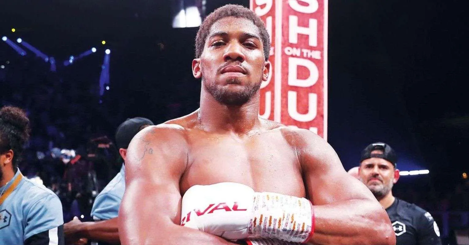 Eddie Hearn: Masa Depan Tinju Anthony Joshua Terungkap - sumber: (secondsout)