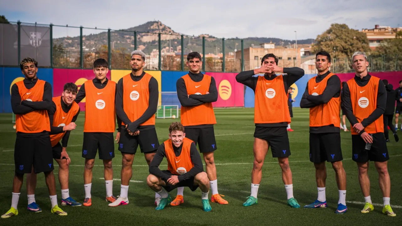 Hansi Flick Kembali Panggil Gelandang La Masia Latihan Bersama Tim Senior