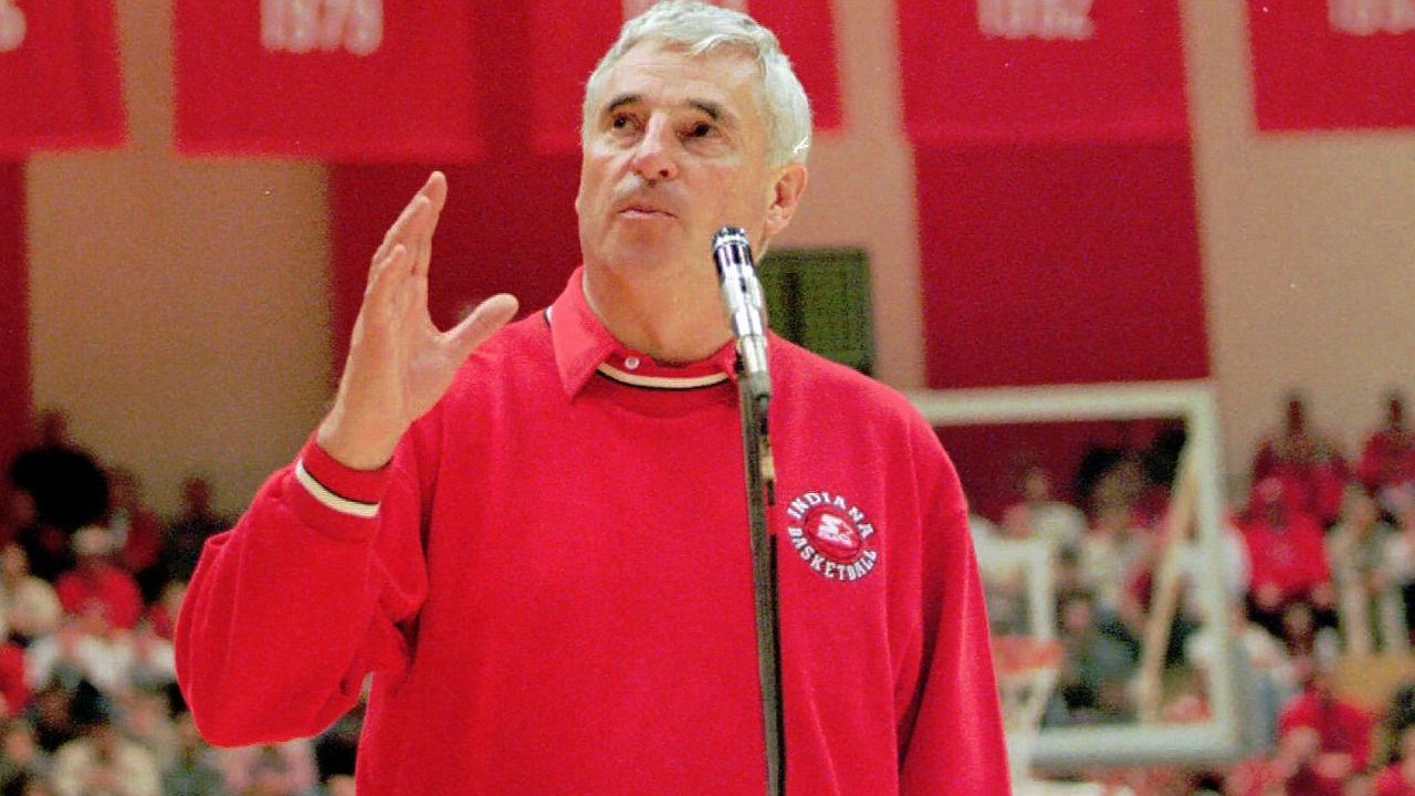 Indiana Bangun Patung Perunggu untuk Kenang Pelatih Legendaris Bob Knight