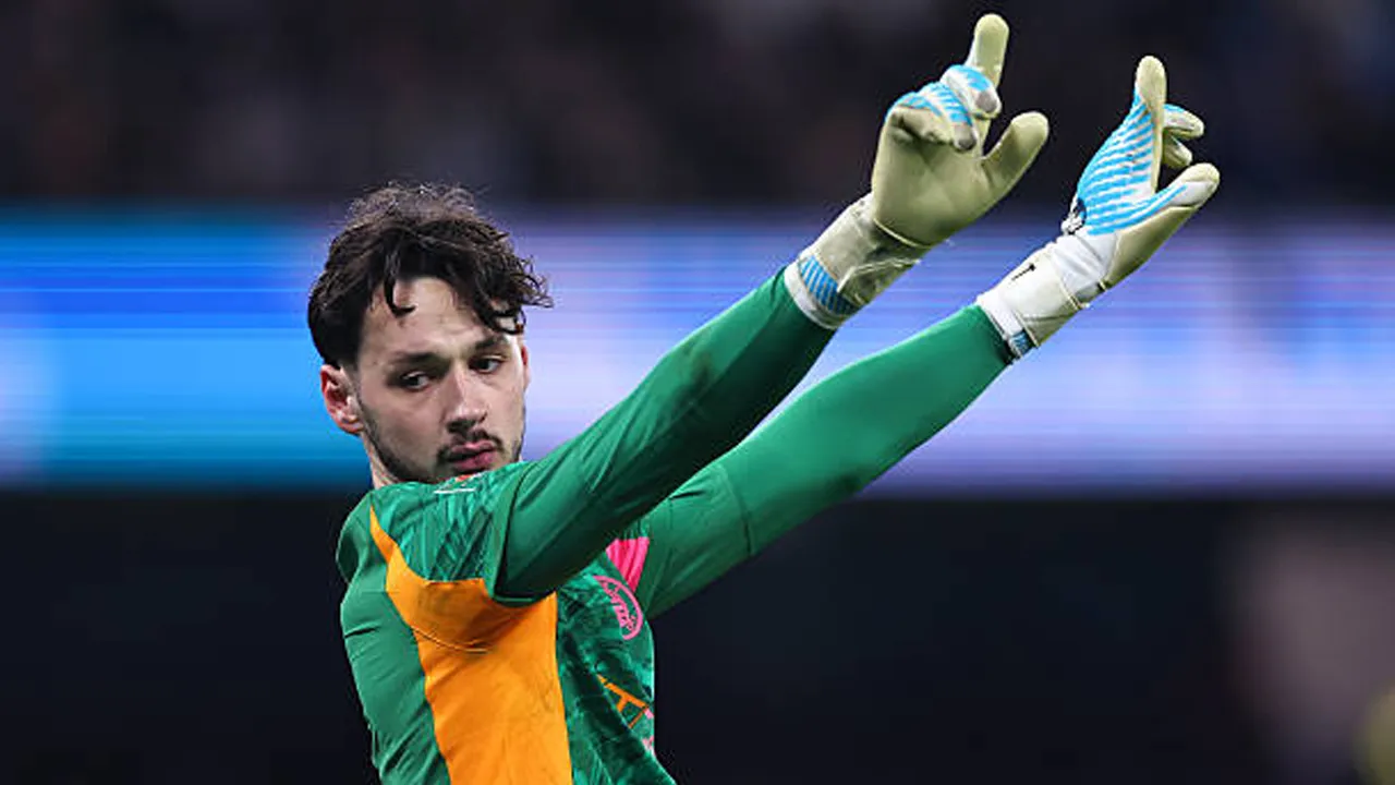 James Trafford Ingin Main Reguler, Leeds Targetkan Kiper Manchester City