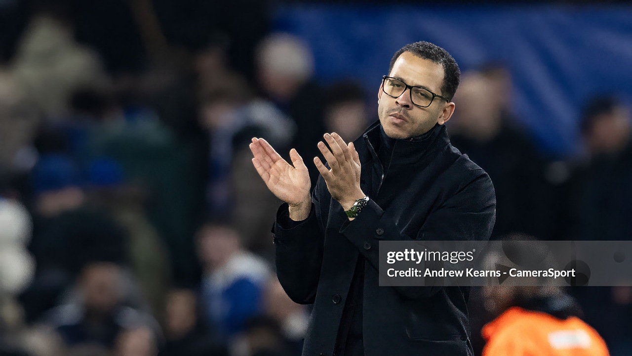 Liam Rosenior Peringatkan Chelsea Usai Buang Keunggulan Dua Gol Lawan Leeds