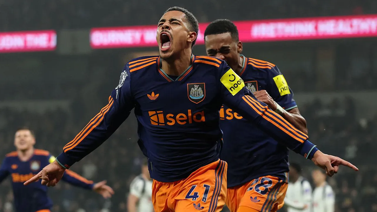 Newcastle United kalahkan Tottenham Hotspur.