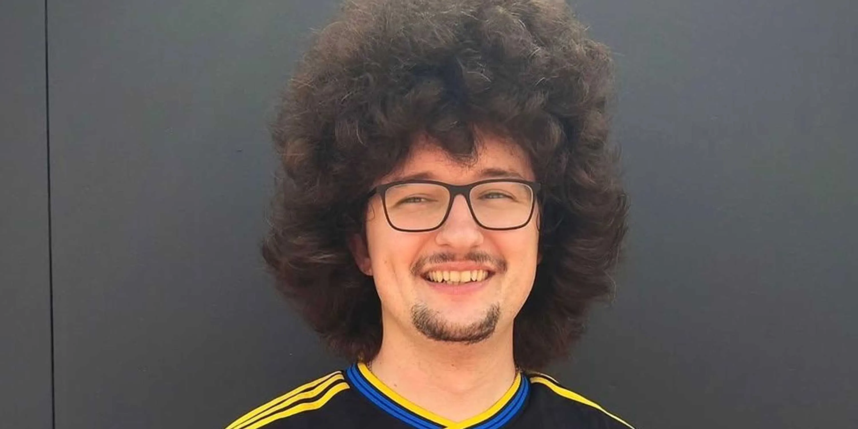 Reaksi Tegas Wayne Rooney Terhadap Fenomena Viral Penggemar Man Utd, The United Strand - sumber: (givemesport)