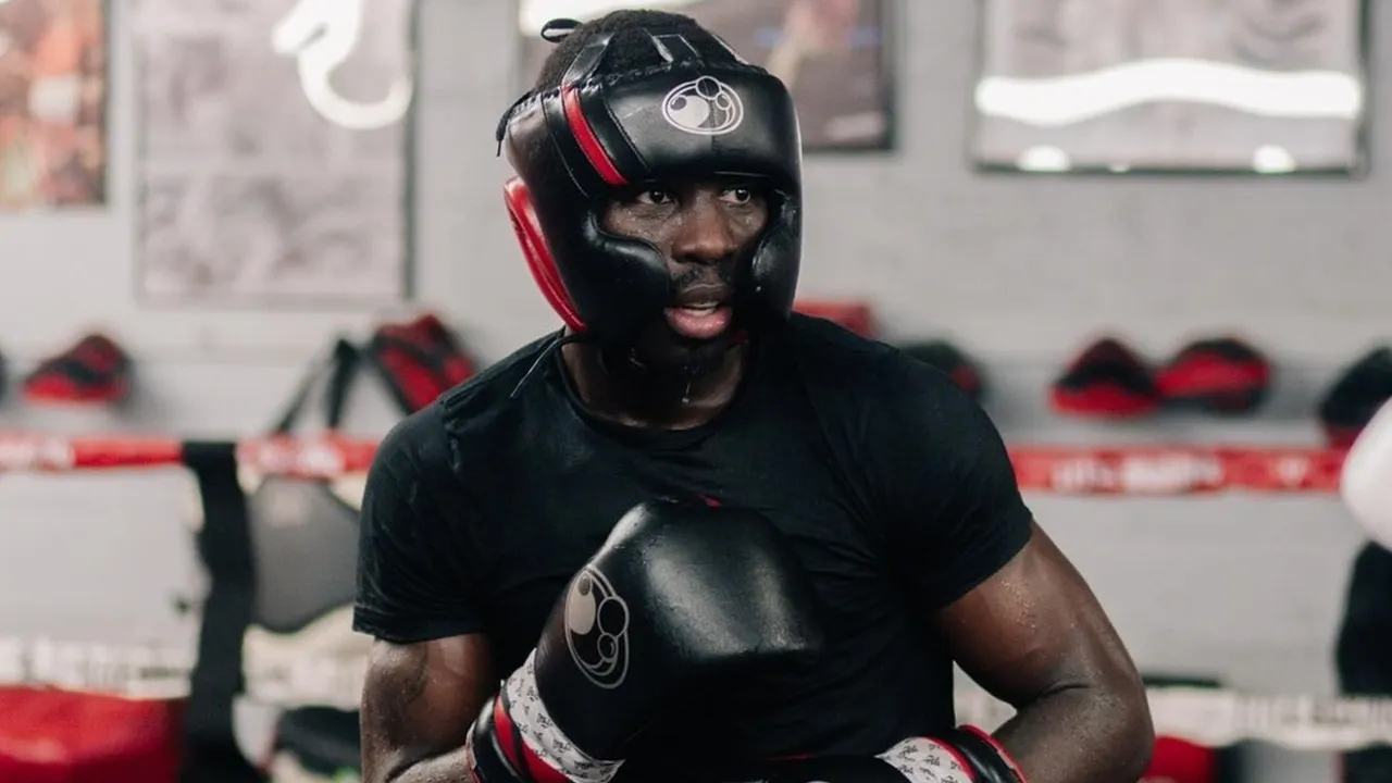 Richardson Hitchins Percaya Diri Bakal Tampil Dominan Lawan Oscar Duarte