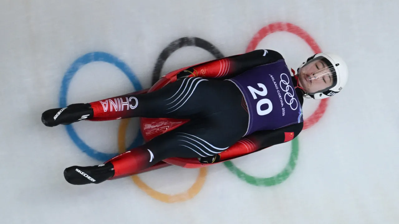 Wang Peixuan membukukan total waktu 2 menit 42,631 detik dari tiga kali lintasan. (Foto: AP)