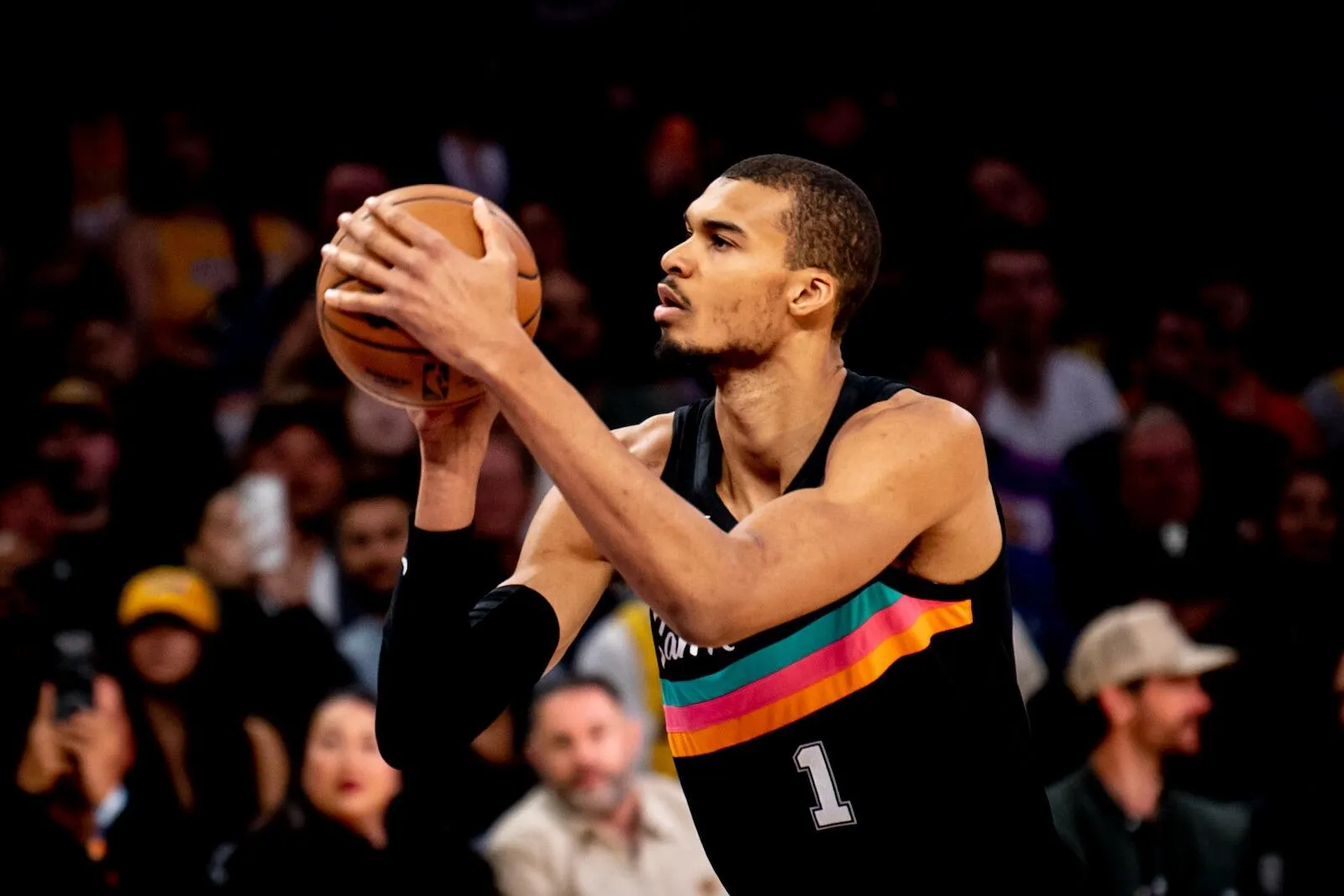 Wembanyama Bersinar, Spurs Hancurkan Lakers 136-108 - sumber: (mainbasket)