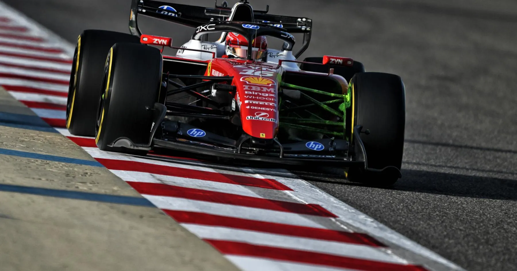 Charles Leclerc Unggul, Mercedes dan Red Bull Alami Masalah - sumber: (racingnews365)