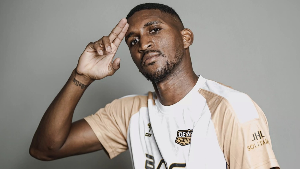 Dewa United Gaet Damion Lowe untuk Memperkuat Pertahanan