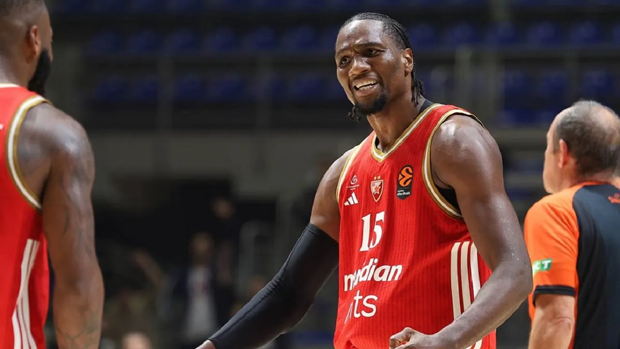 Ebuka Izundu persiapkan diri jelang bigmatch melawan Olympiacos.