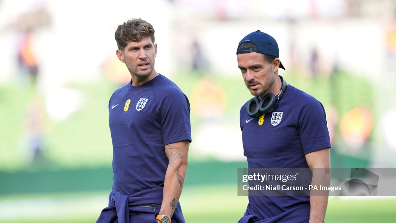 Everton Incar John Stones dan Jack Grealish dari Manchester City