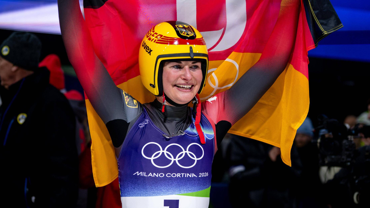 Julia Taubitz Taklukkan “Naga” Beijing, Raih Emas Olimpiade Milan-Cortina