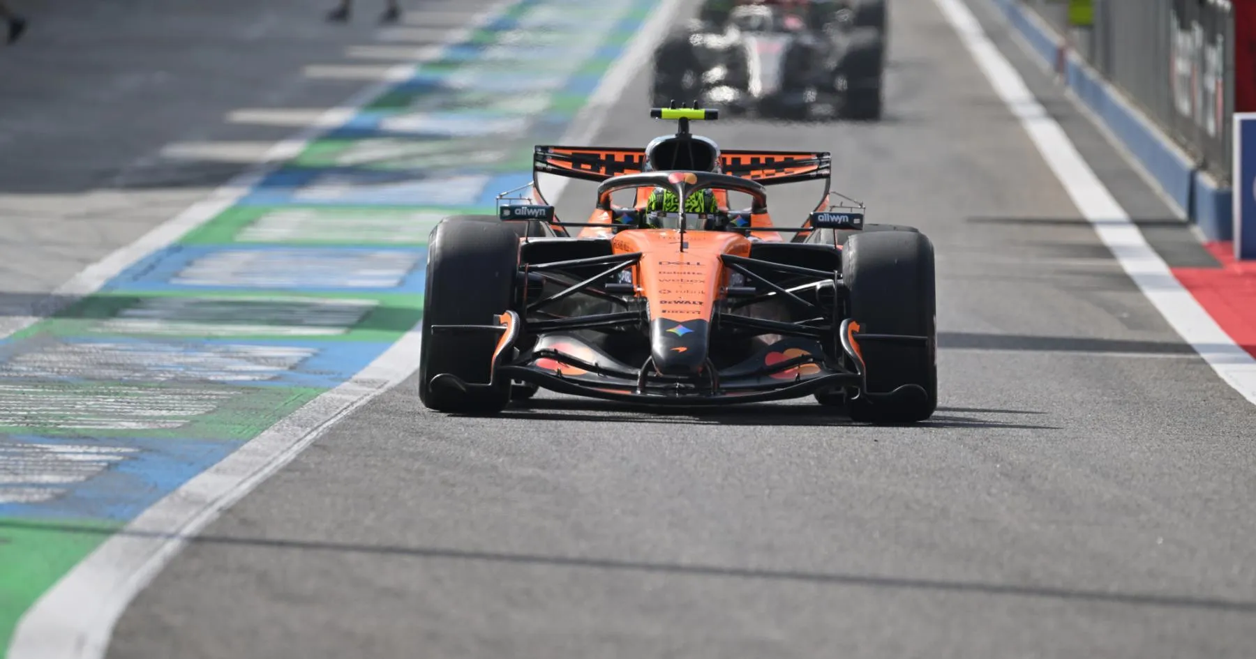 McLaren Terkejut: Persaingan F1 Ketat Usai Tes Bahrain - sumber: (racingnews365)
