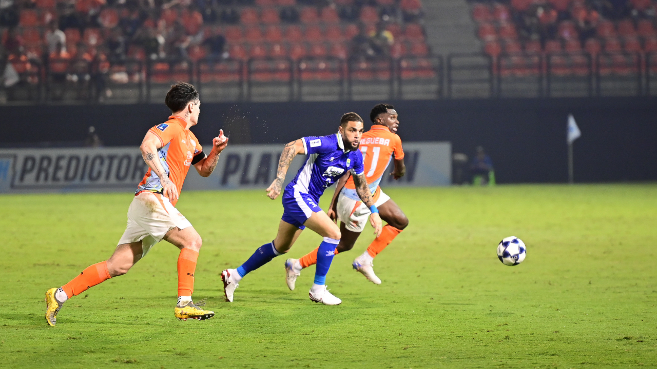 Penilaian Positif Bojan Hodak bagi Debut Kurzawa dan Castel