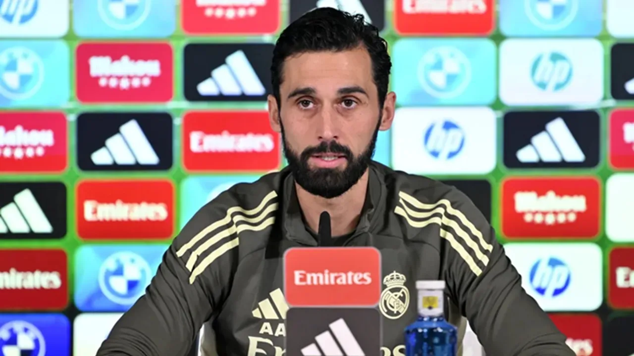 Alvaro Arbeloa Tolak Menanggapi Kekalahan Dialami Barcelona