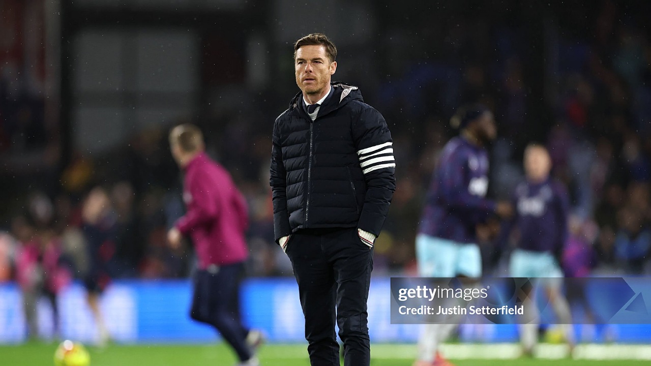 Burnley Telat Datang, Scott Parker Malah Bercanda Usai Menang