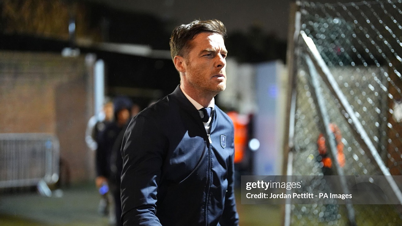 Scott Parker Minta Burnley Fokus, Abaikan Posisi di Klasemen