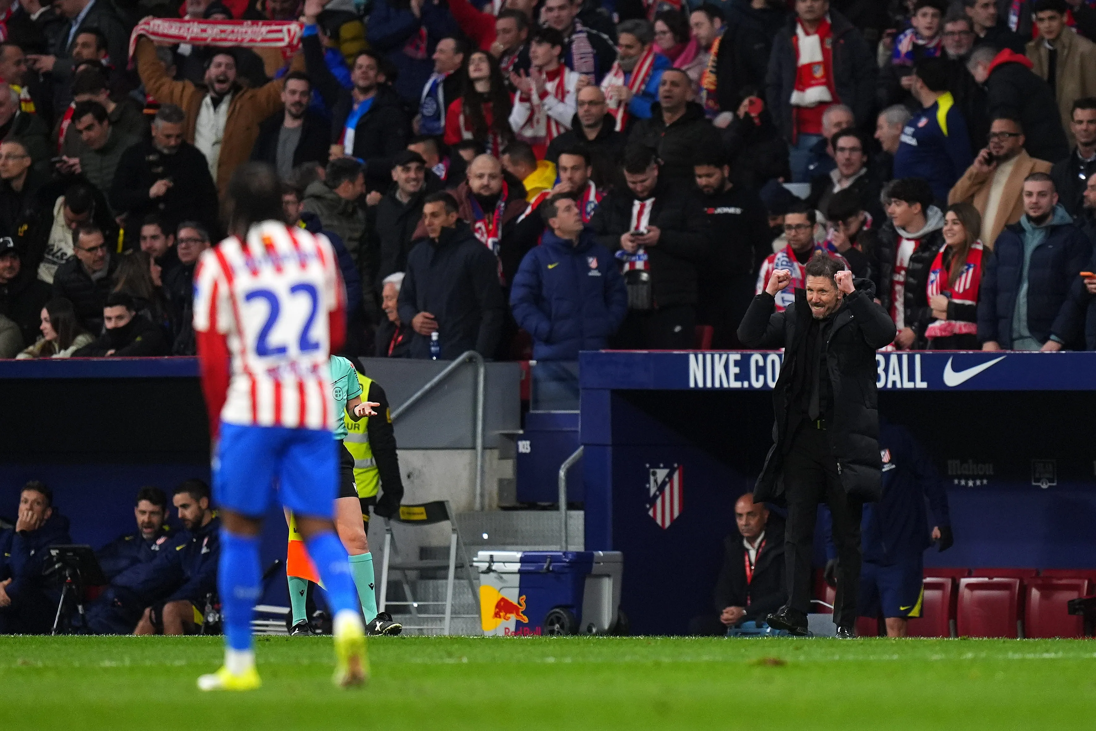 Simeone Sanjung Julian Alvarez Usai Kemenangan Atleti - sumber: (footballespana)