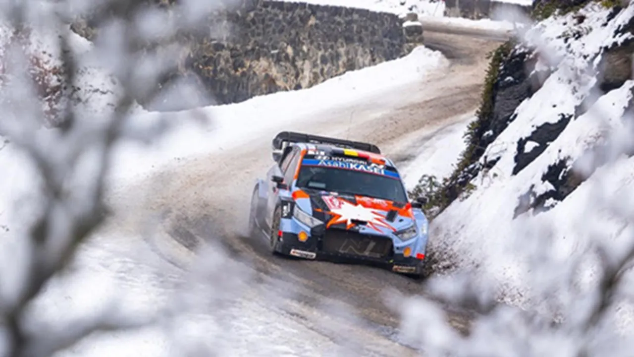 Thierry Neuville Memimpin di Sesi Uji Coba Reli Swedia