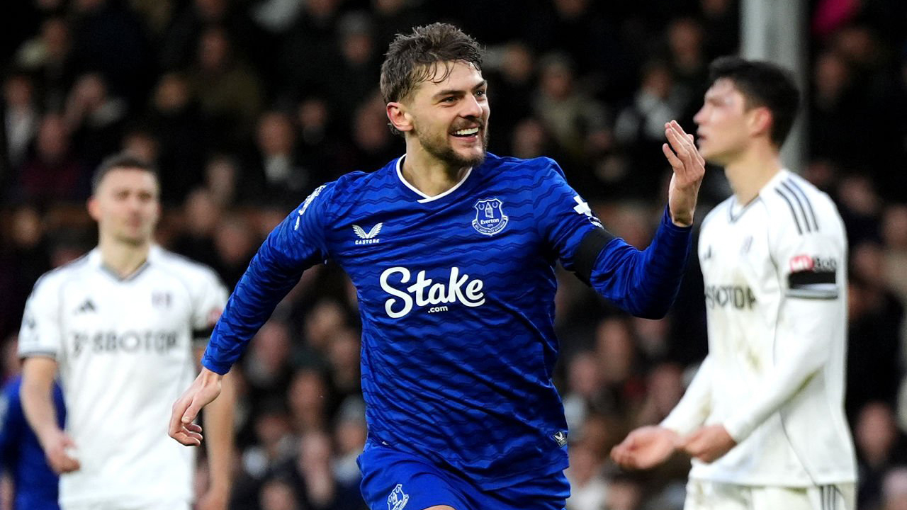 Tottenham Kepincut Kiernan Dewsbury-Hall, Everton Langsung Tutup Pintu