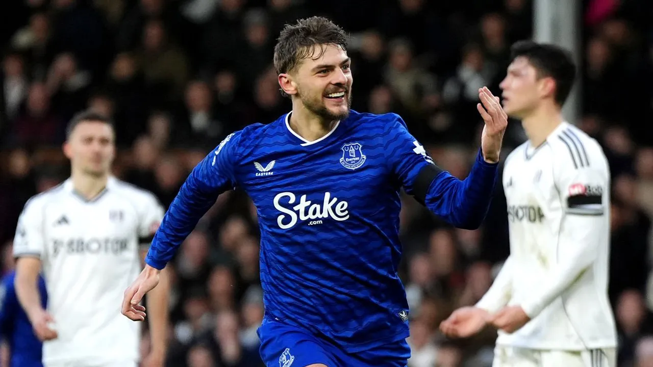 Tottenham Kepincut Kiernan Dewsbury-Hall, Everton Langsung Tutup Pintu