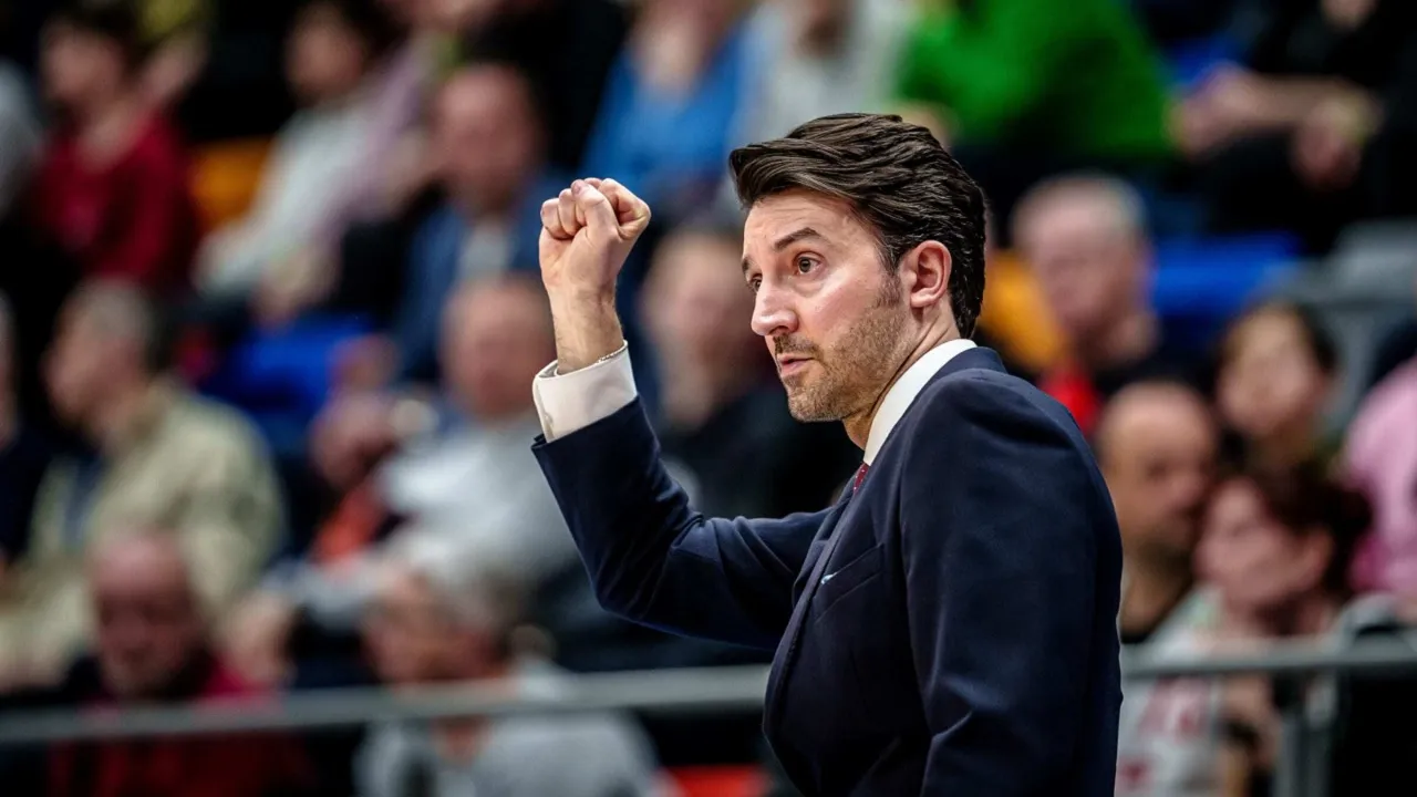 Francesco Tabellini puas lihat performa Paris yang terus alami peningkatan.