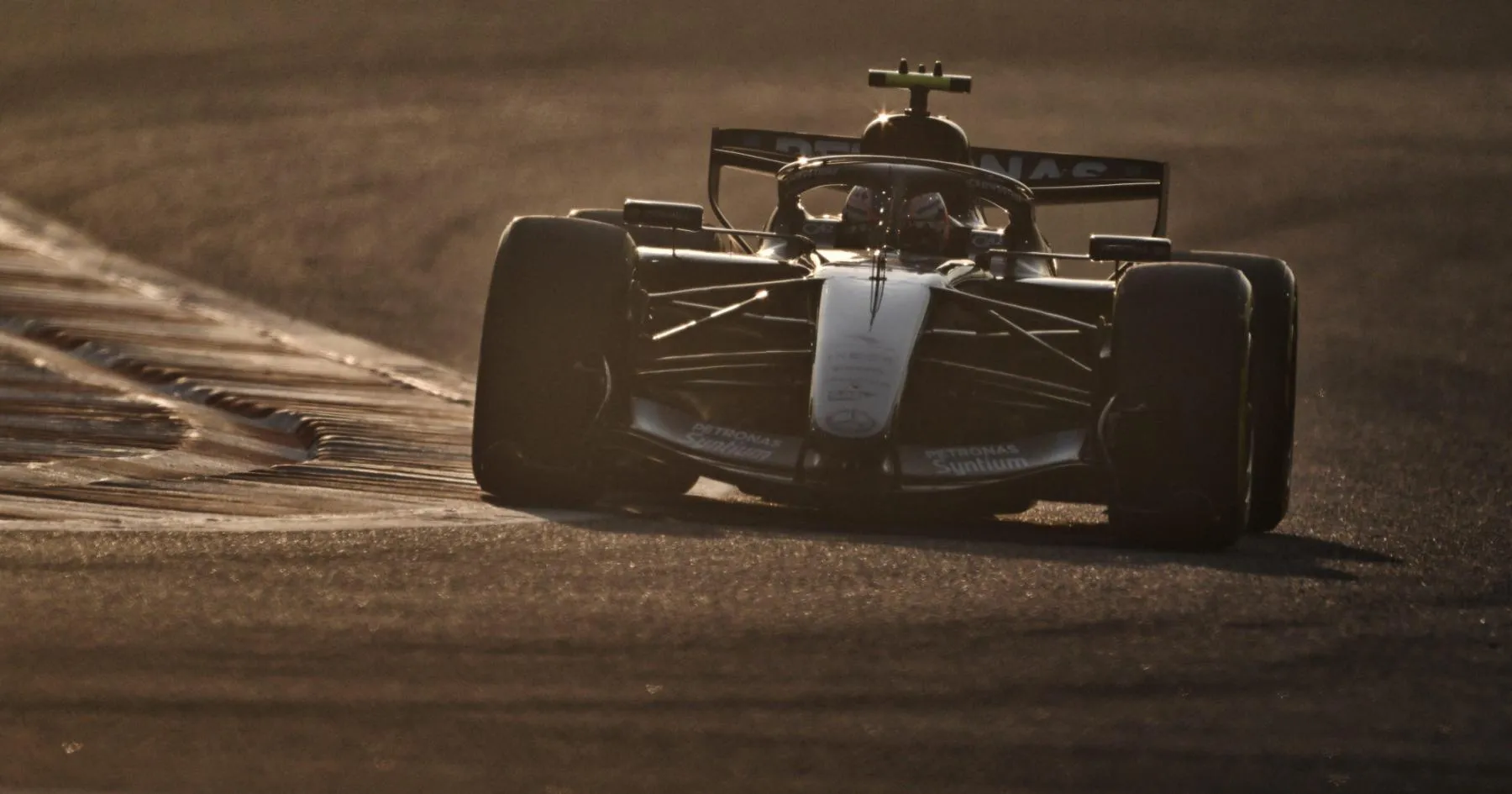 Kimi Antonelli Siap Kerja Keras Atasi Tantangan Mercedes - sumber: (racingnews365)