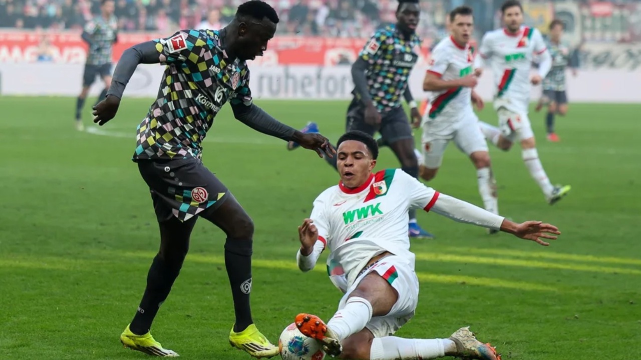 Noahkai Banks: Main Lawan Olise, Salah Dikit Bisa Jadi Gol!