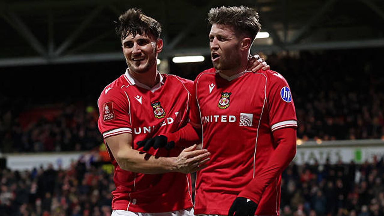 Phil Parkinson Minta Wrexham Nikmati Momen Bersejarah di Piala FA