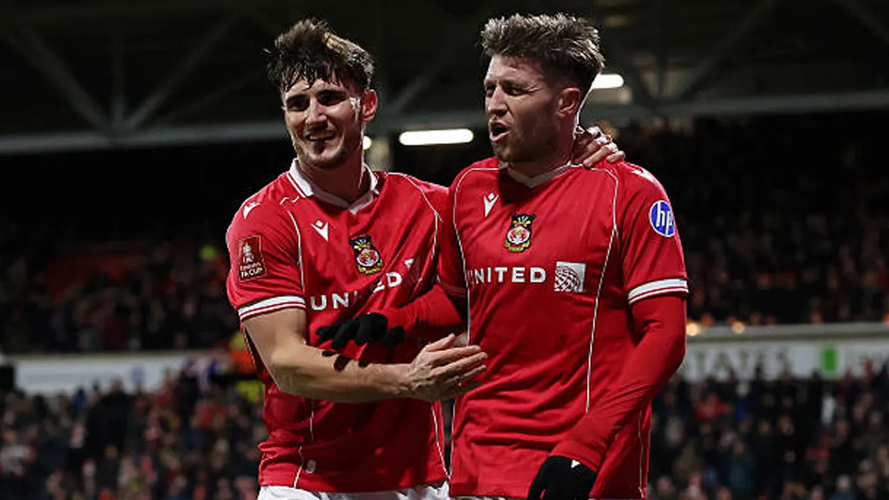 Phil Parkinson Minta Wrexham Nikmati Momen Bersejarah di Piala FA