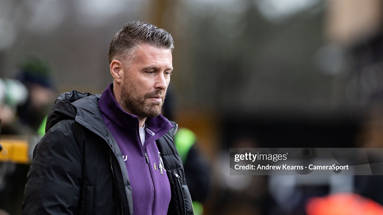 Rob Edwards Tegaskan Wolves Tak Boleh Remehkan Grimsby di Piala FA