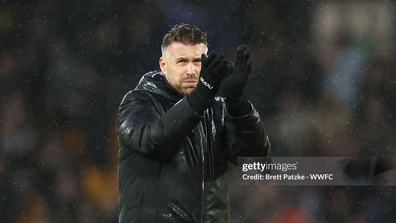 Rob Edwards Waspadai Grimsby, Targetkan Momen Spesial untuk Suporter