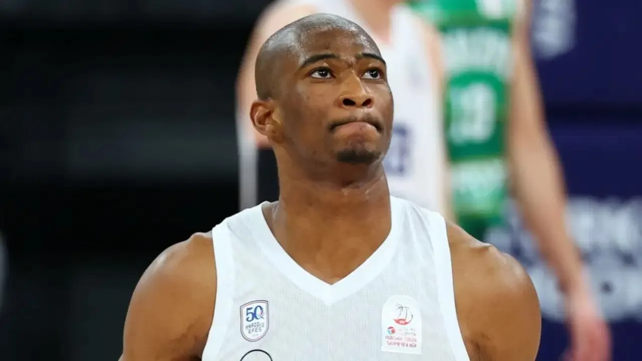 Anadolu Efes perpanjang kontrak dari Kai Jones.