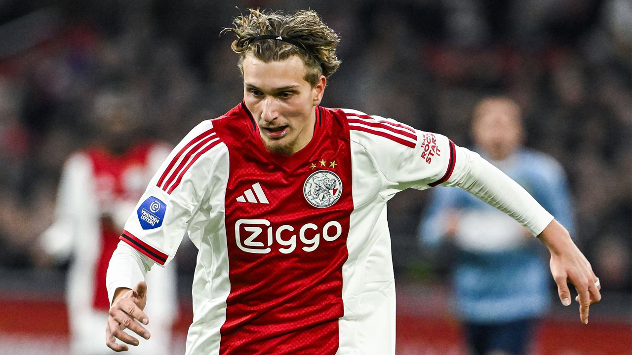 Brace Mika Godts Antar Ajax Menang Telak, Sayang Gagal Clean Sheet