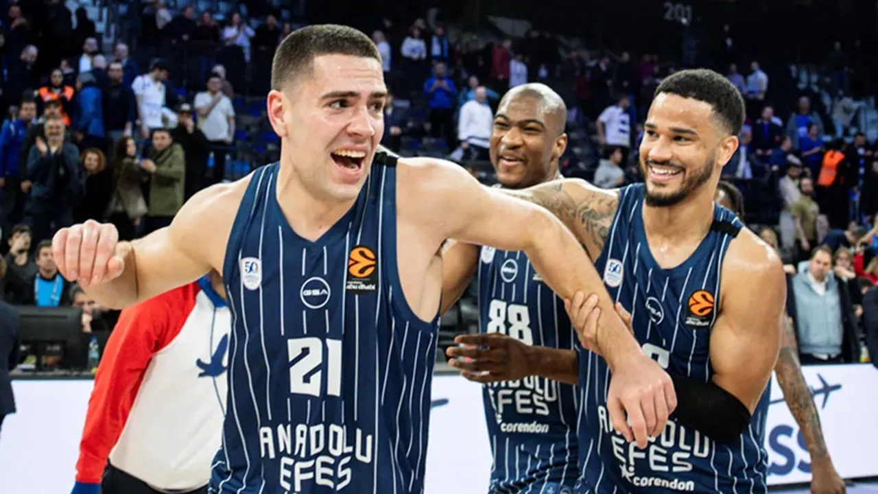 Cole Swider Lega Antarkan Efes Istanbul Tumbangkan Bologna