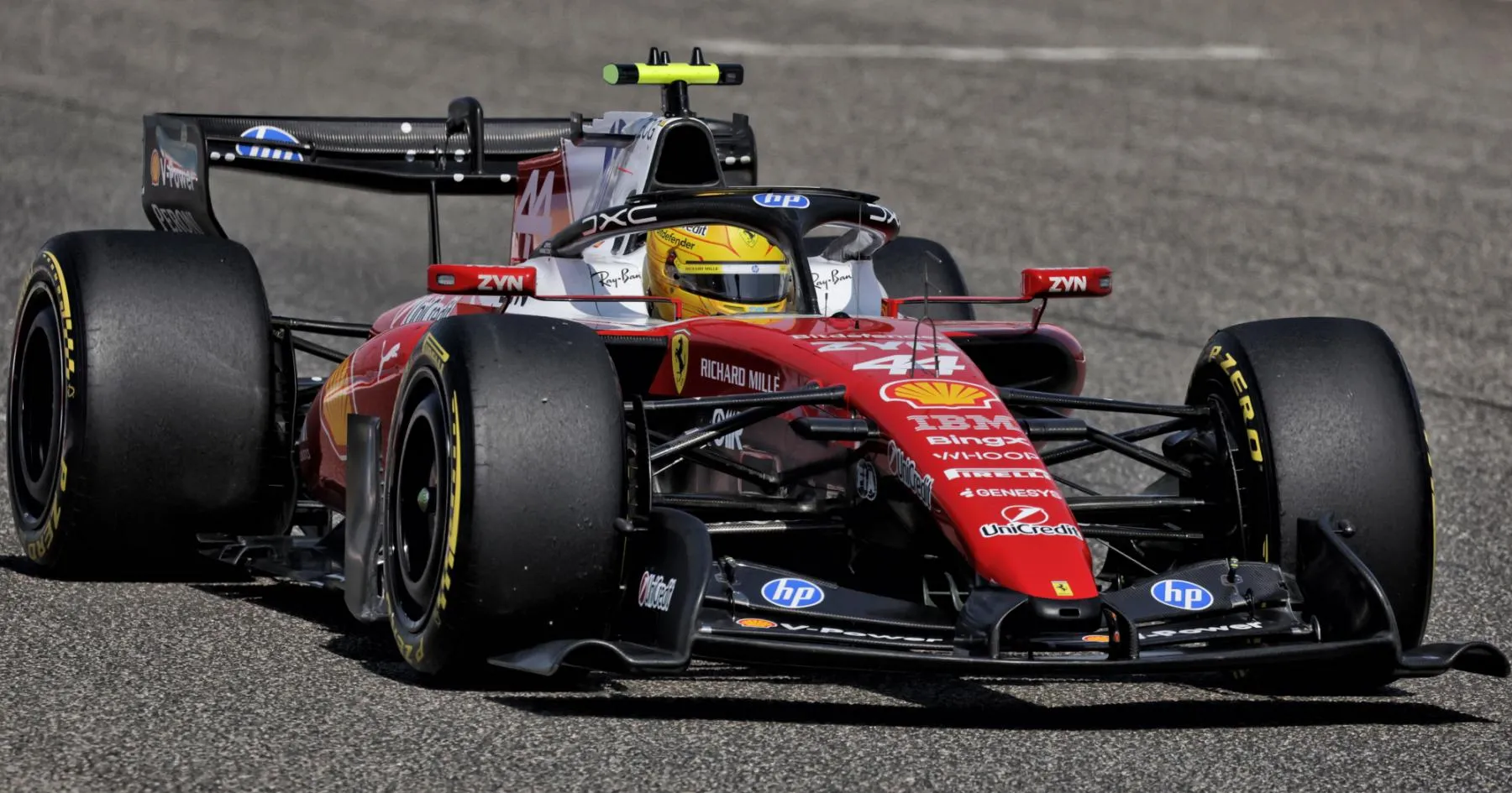 Hamilton Apresiasi Temuan Ferrari, Verstappen Jelajahi Opsi Lain - sumber: (racingnews365)